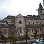 Le Geneve ホテル 2*