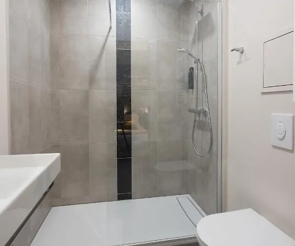 Le Geneve Отель