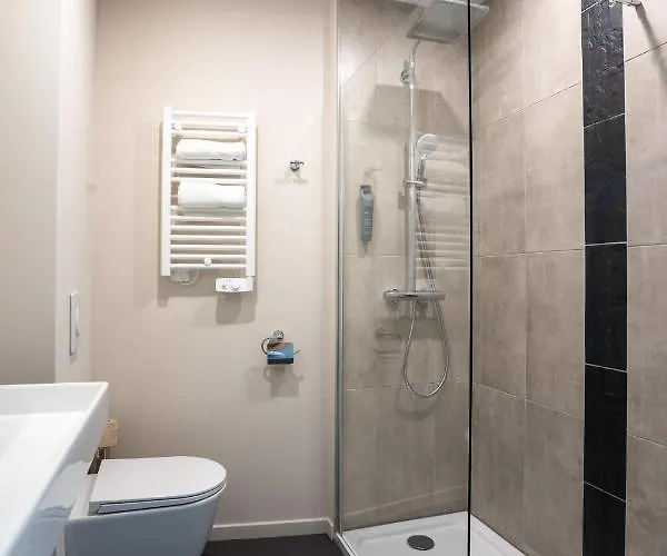 Le Geneve Отель Ла-Бурбуль