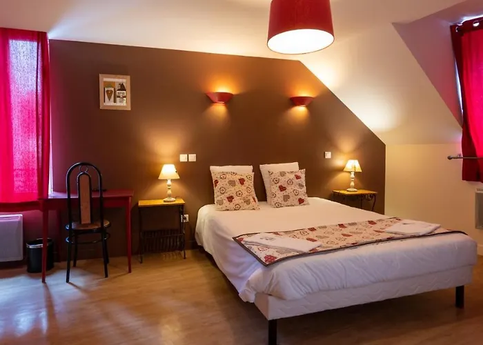 Отель Le Geneve Ла-Бурбуль