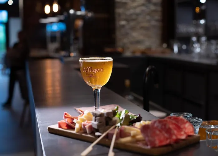 Le Geneve Отель