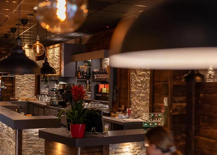 ホテル Le Geneve ラ・ブルブール