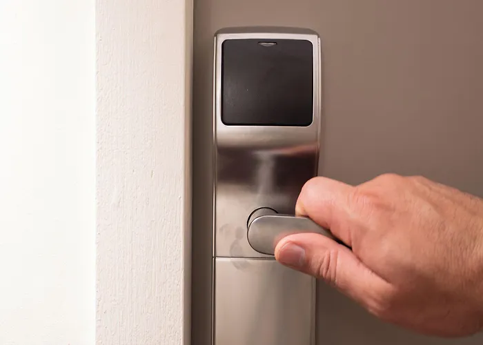 Le Geneve Отель Ла-Бурбуль