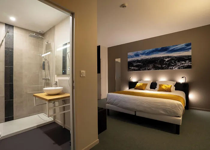 Le Geneve Отель Ла-Бурбуль