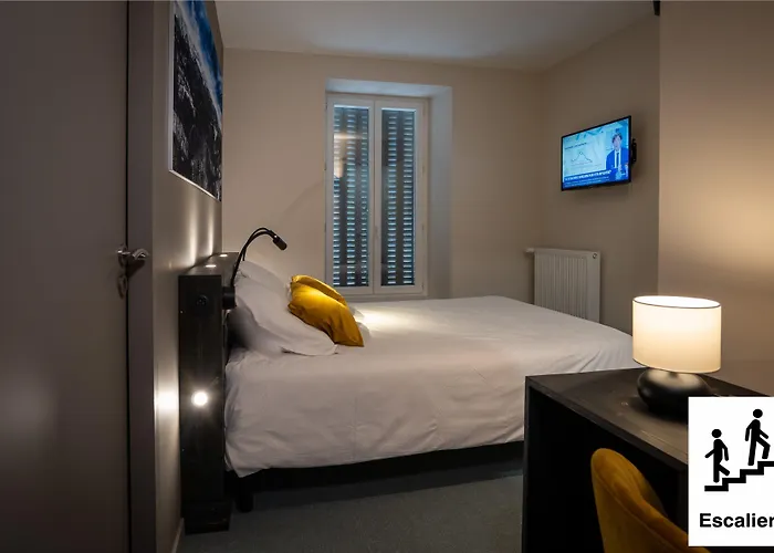 ホテル Le Geneve ラ・ブルブール