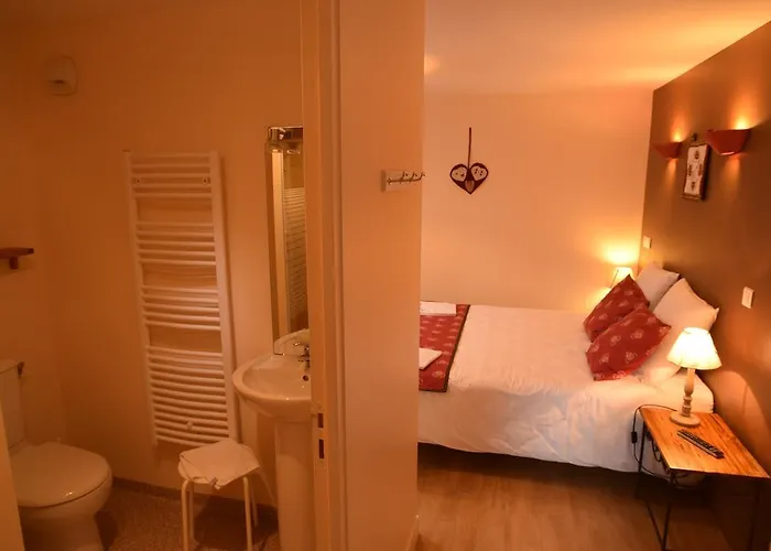 Le Geneve Отель Ла-Бурбуль